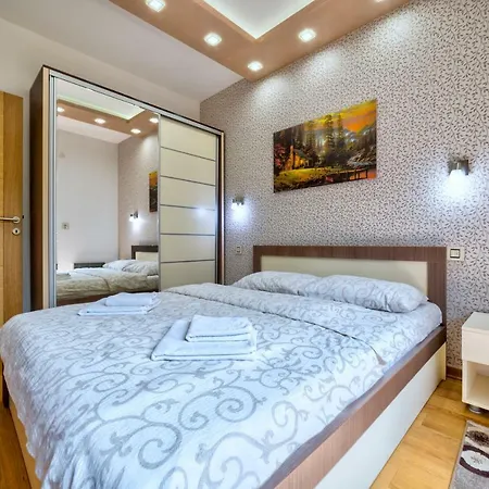 Lux U Pekovic Apartment *